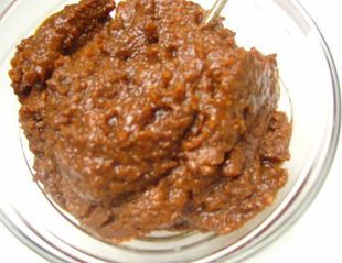 A thick sauce made from soya beans or flour